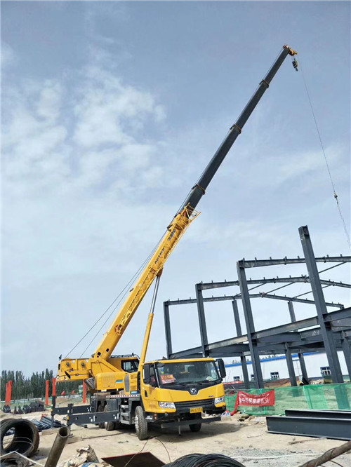 蓝山县超高层建筑钢结构吊装案例